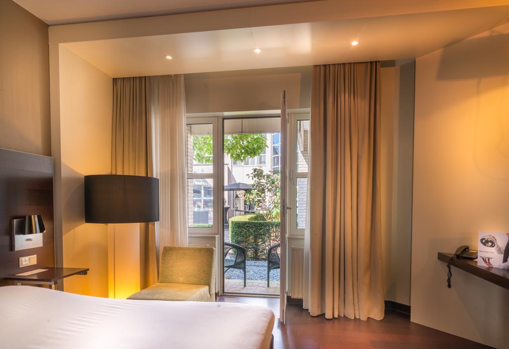 Golden Tulip Ampt 4*